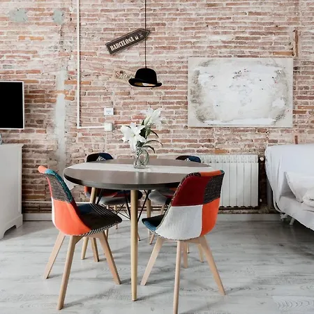 Lovely Loft Near Center