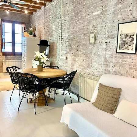 Lovely Loft Near Center