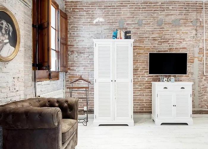 Lovely Loft Near Center شقة *