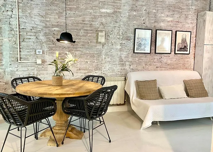 Lovely Loft Near Center شقة *