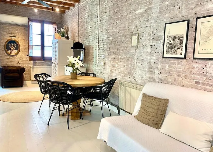 Lovely Loft Near Center